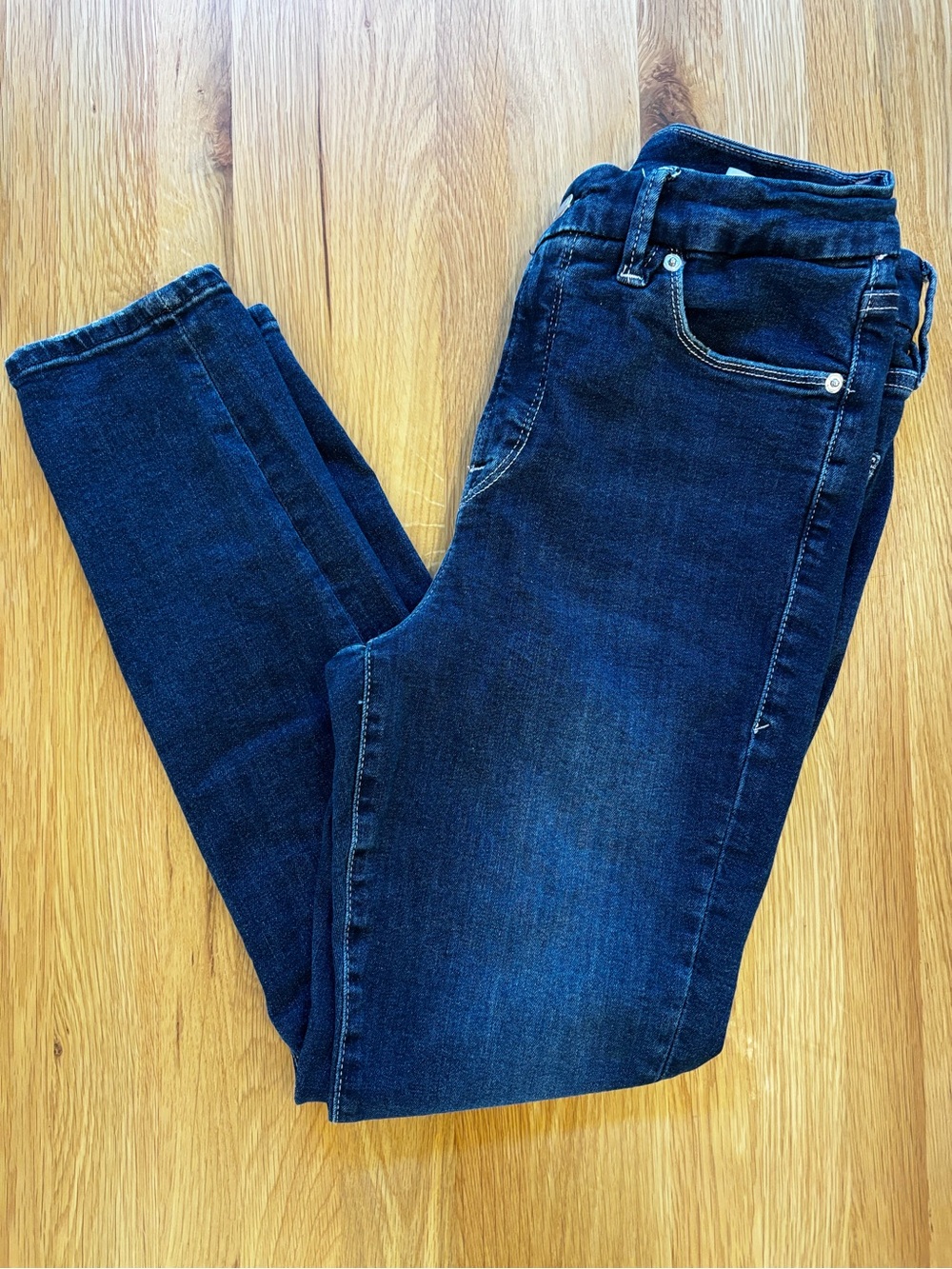 Good American Skinny Jeans in Dark Blue Wash